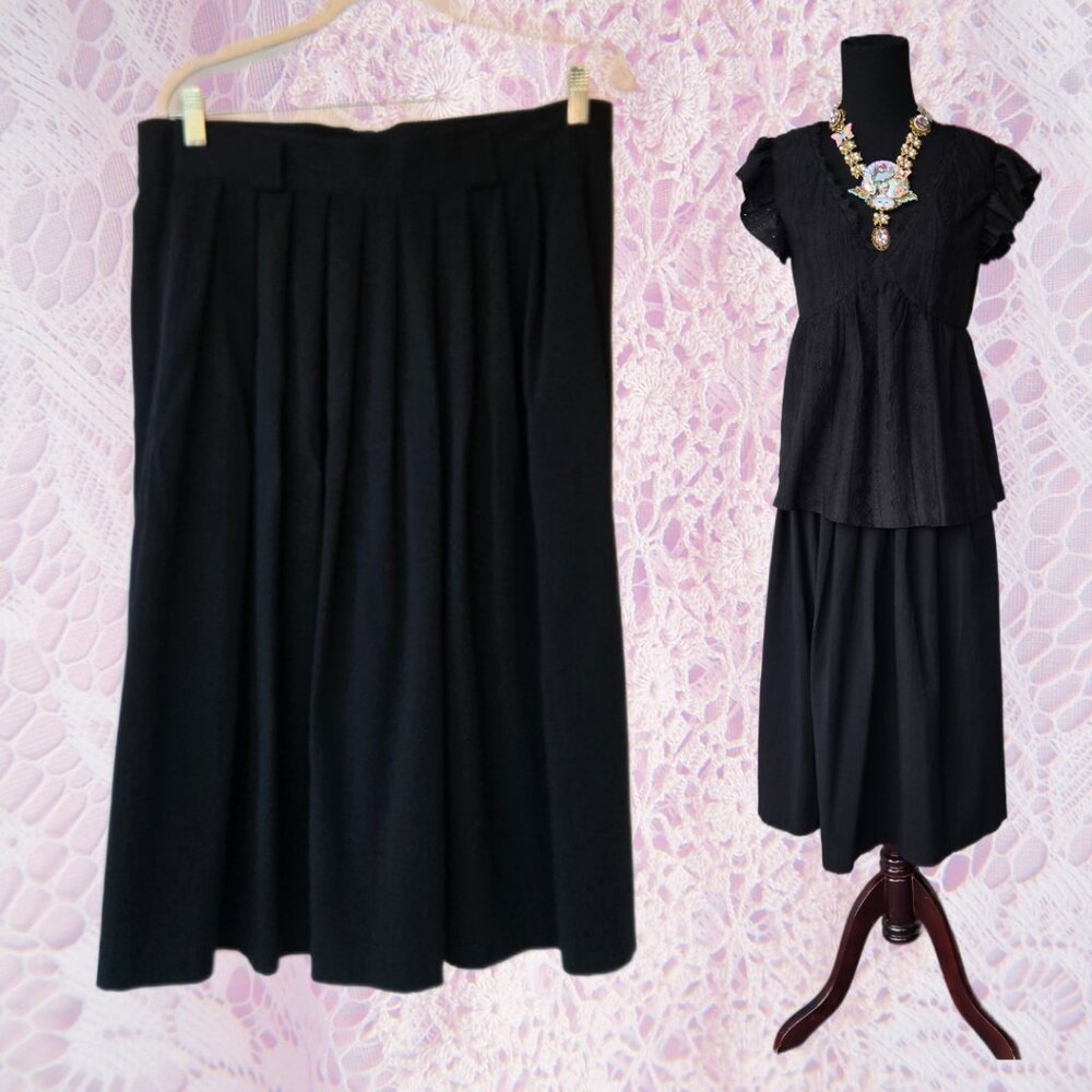Vintage BRIGGS New York Black Pleated Skirt Petite 8 Classic Midi Length Flared
